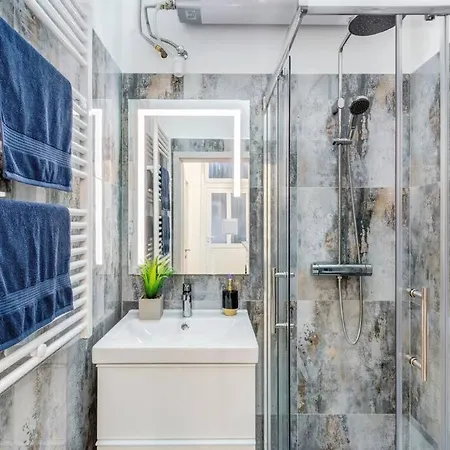 Modern Luxe Retreat 아파트 *