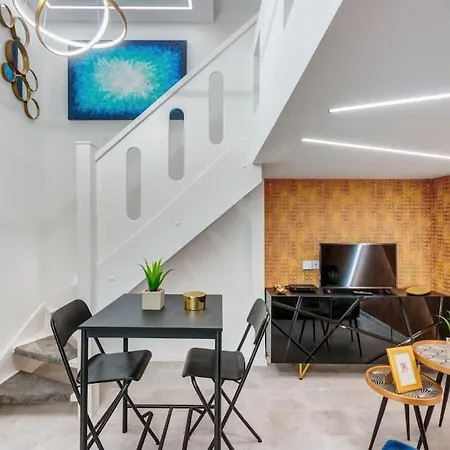 Modern Luxe Retreat Apartment