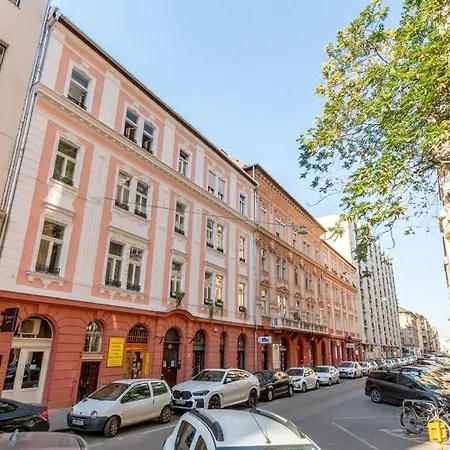 Modern Luxe Retreat Apartment Budapest