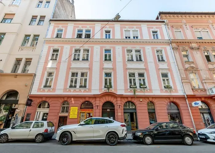 Modern Luxe Retreat Budapešť