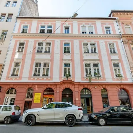 Modern Luxe Retreat Budapeszt